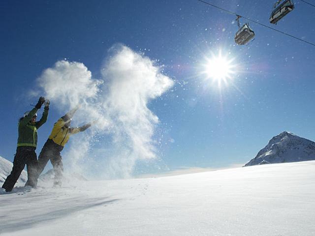 Отель Sonne & Schnee In Кюхтай Экстерьер фото